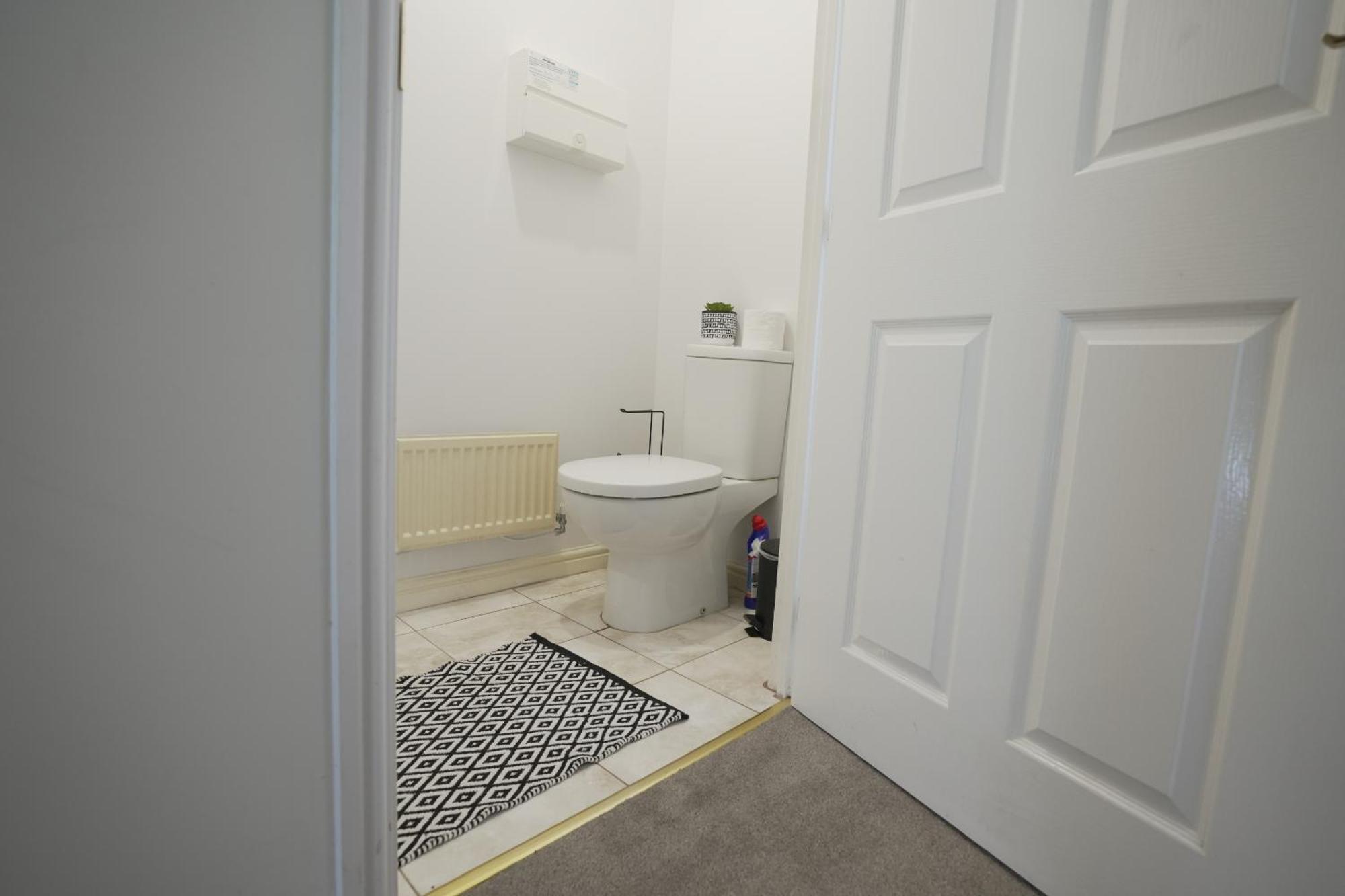 Spacious 4 Bedroom, Perfect For Contractors, Families, Private Parking Royal Wootton Bassett Exteriér fotografie