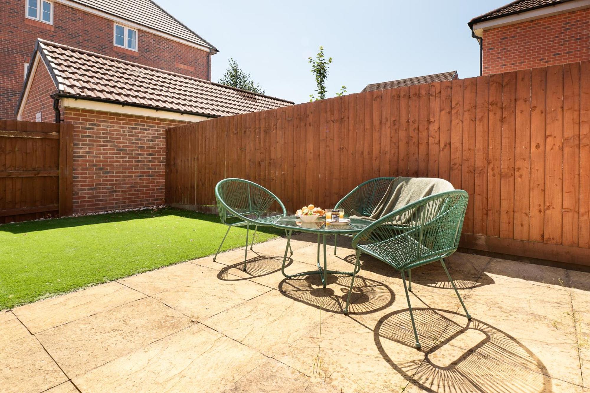 Spacious 4 Bedroom, Perfect For Contractors, Families, Private Parking Royal Wootton Bassett Exteriér fotografie