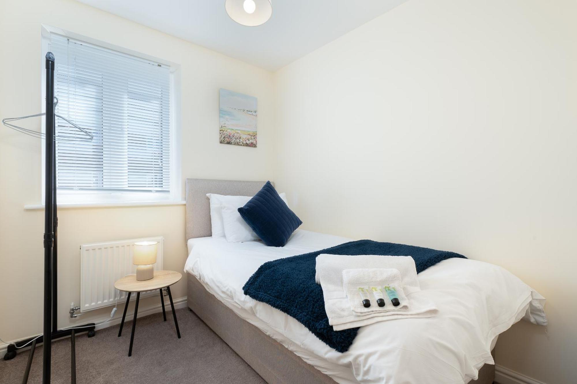 Spacious 4 Bedroom, Perfect For Contractors, Families, Private Parking Royal Wootton Bassett Exteriér fotografie